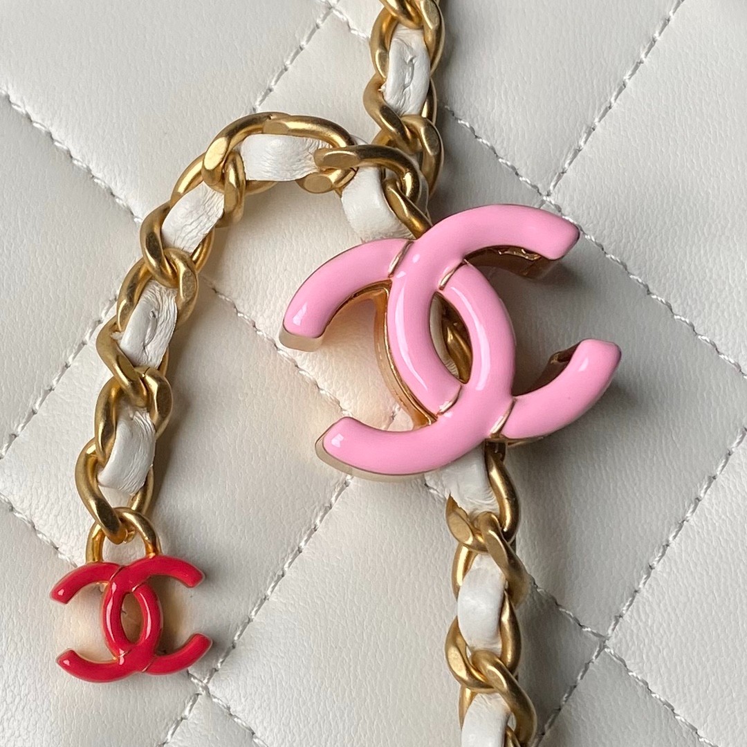 040 CHANEL AS4967
