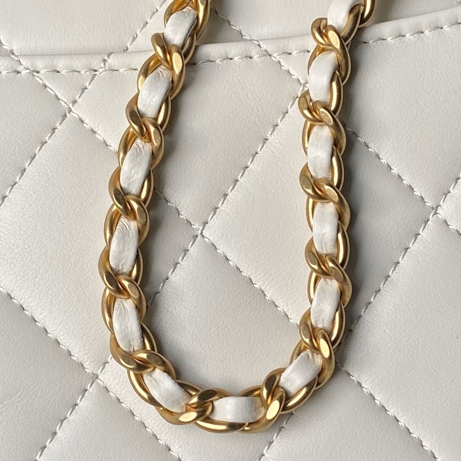 040 CHANEL AS4967