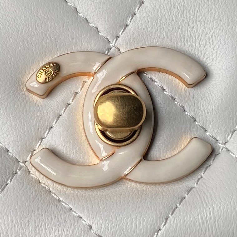 040 CHANEL AS4967