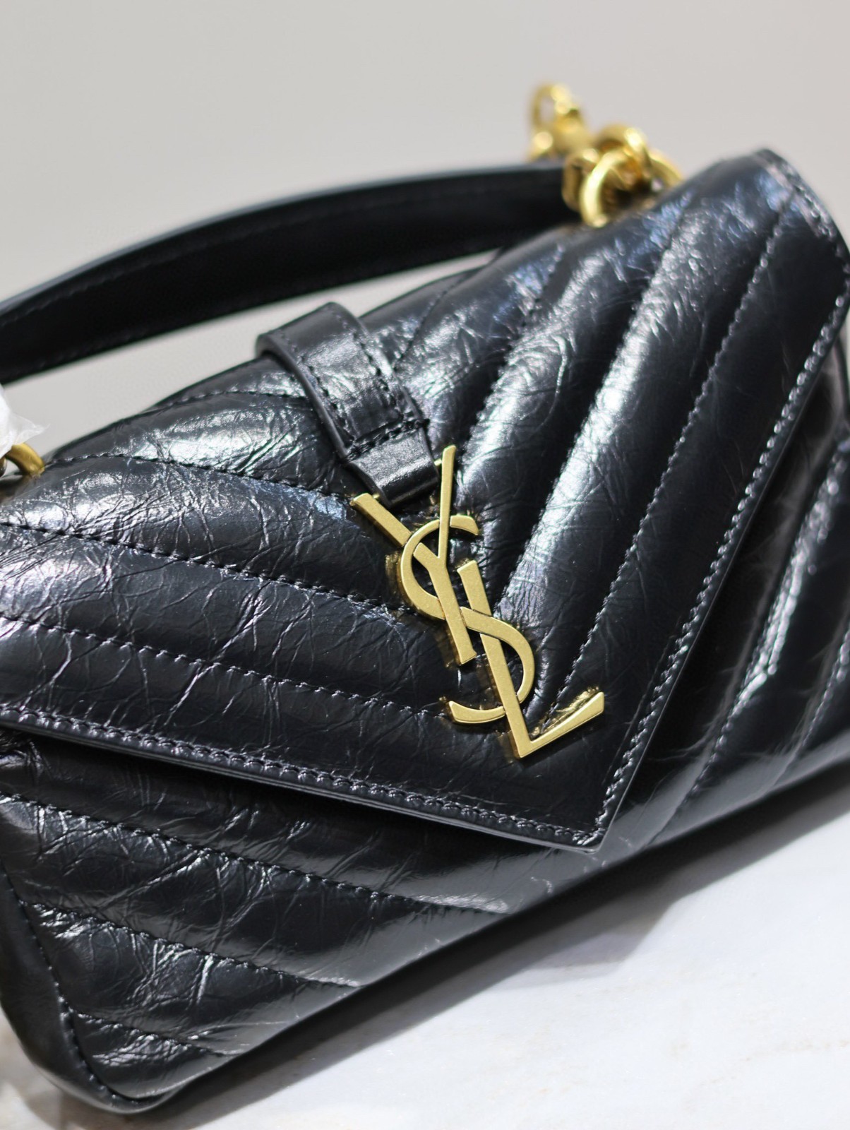67 YSL。779430