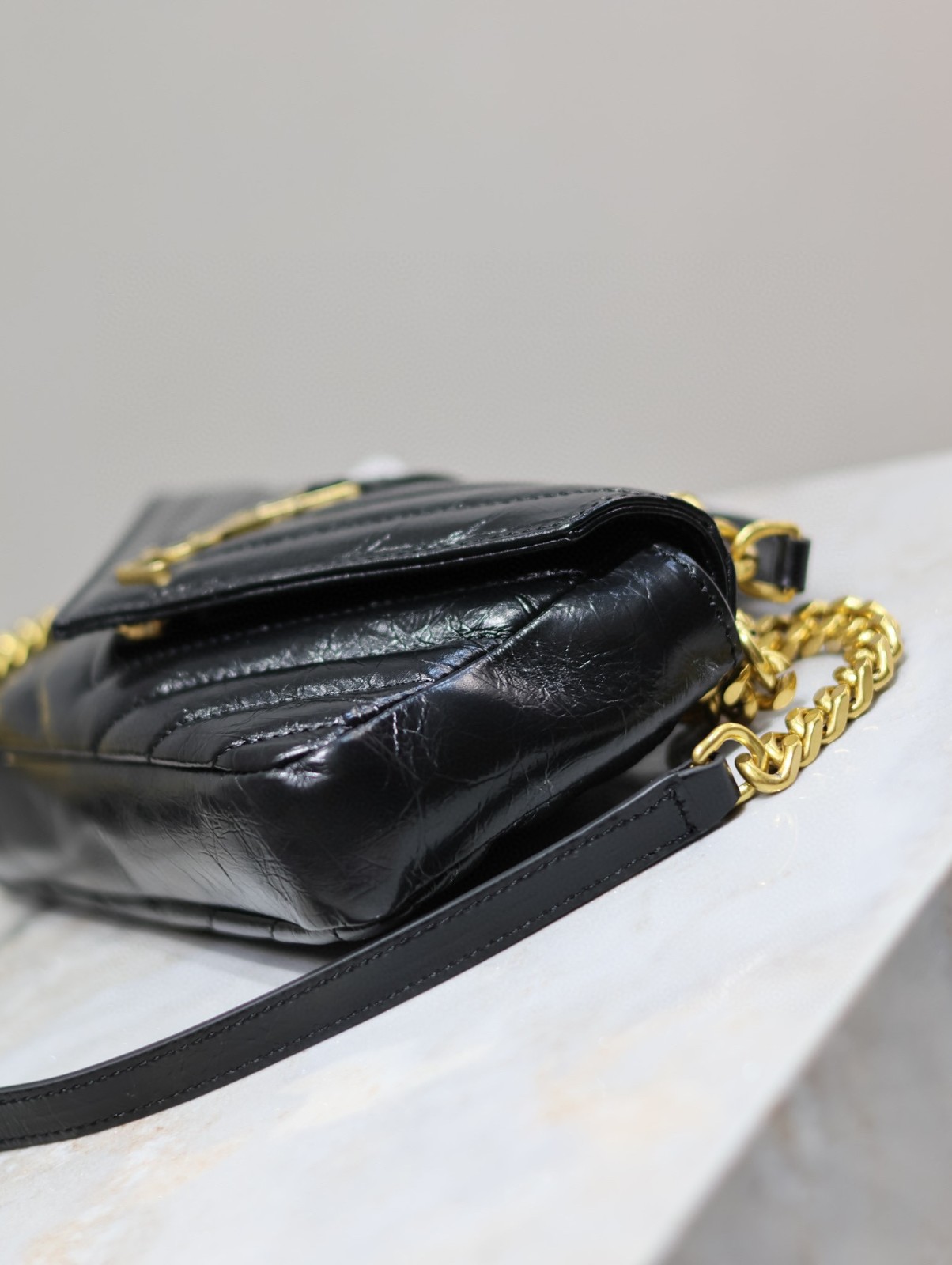 67 YSL。779430
