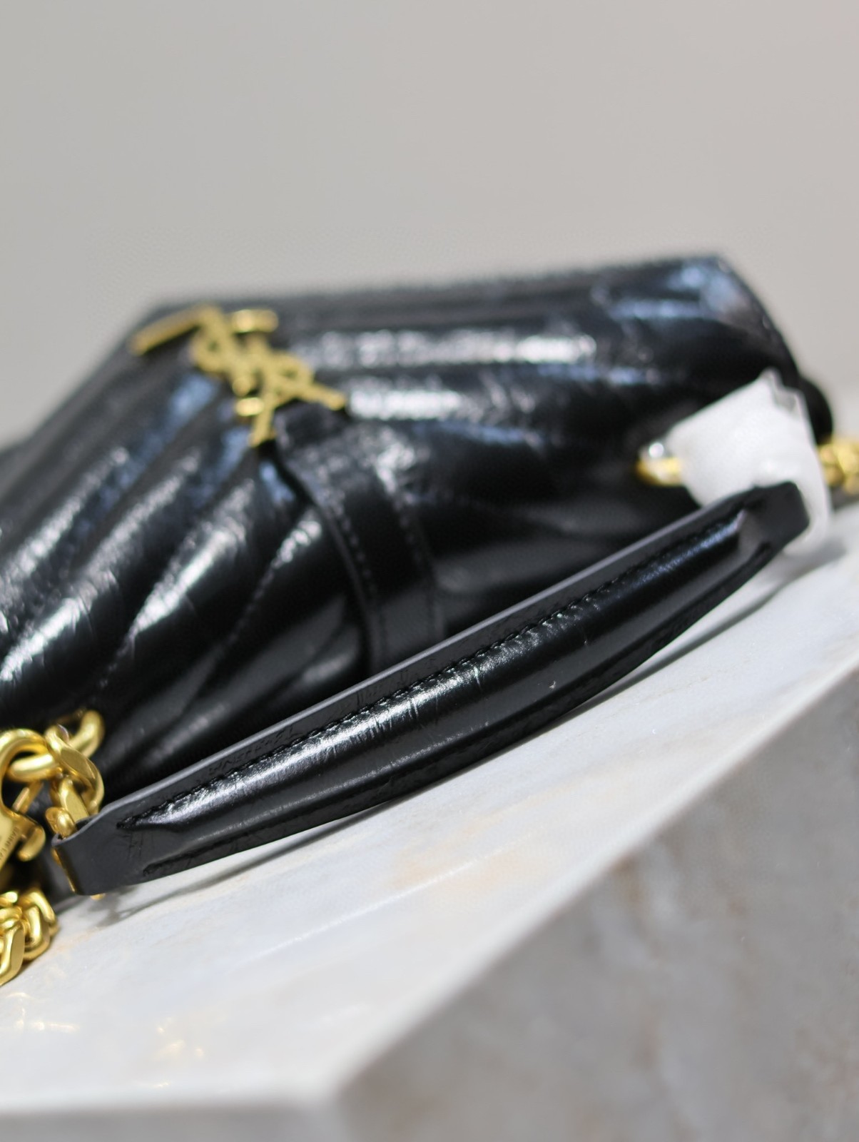 67 YSL。779430