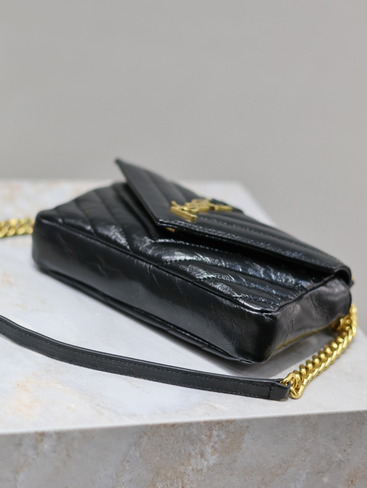 67 YSL。779430