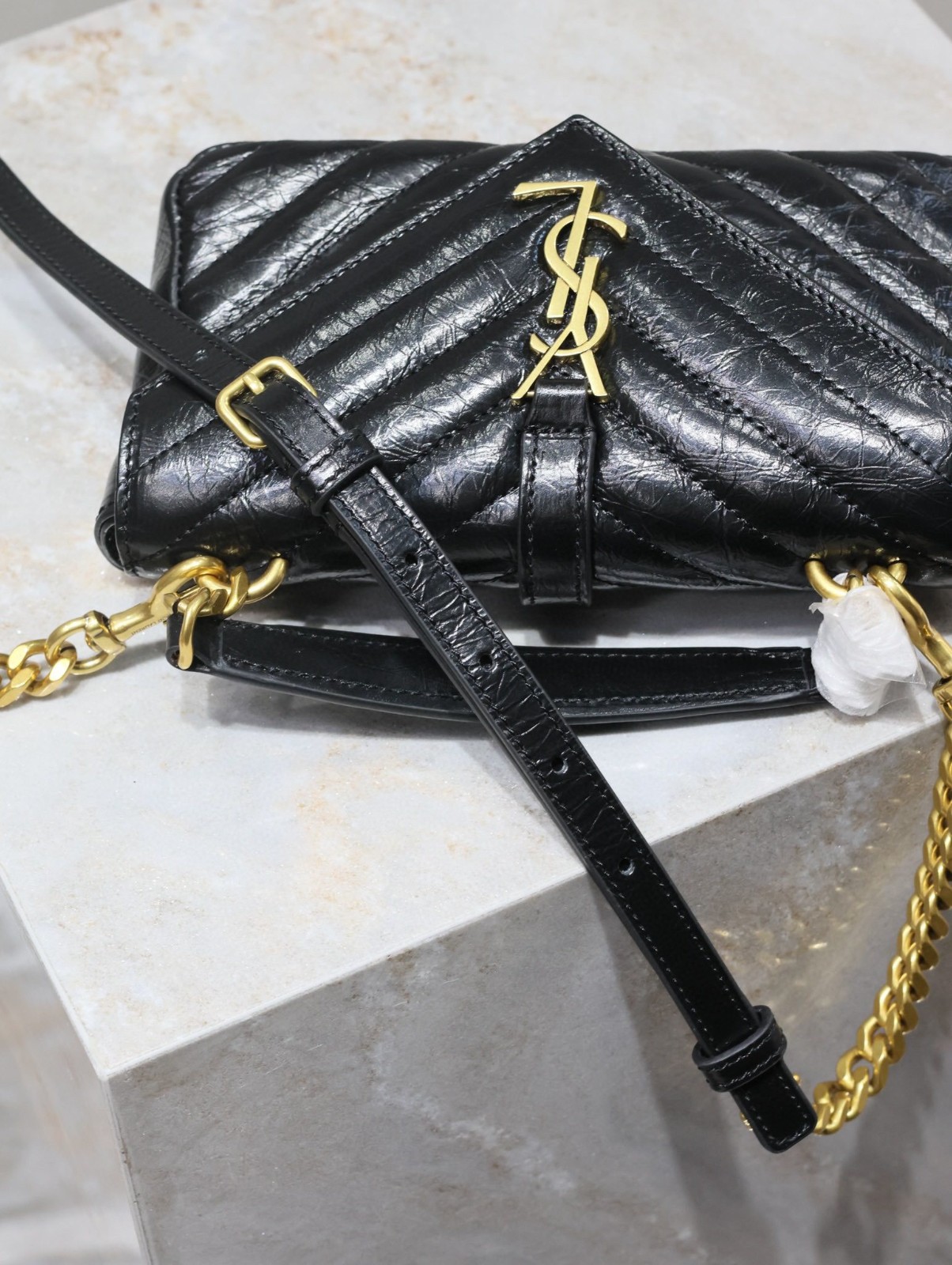 67 YSL。779430