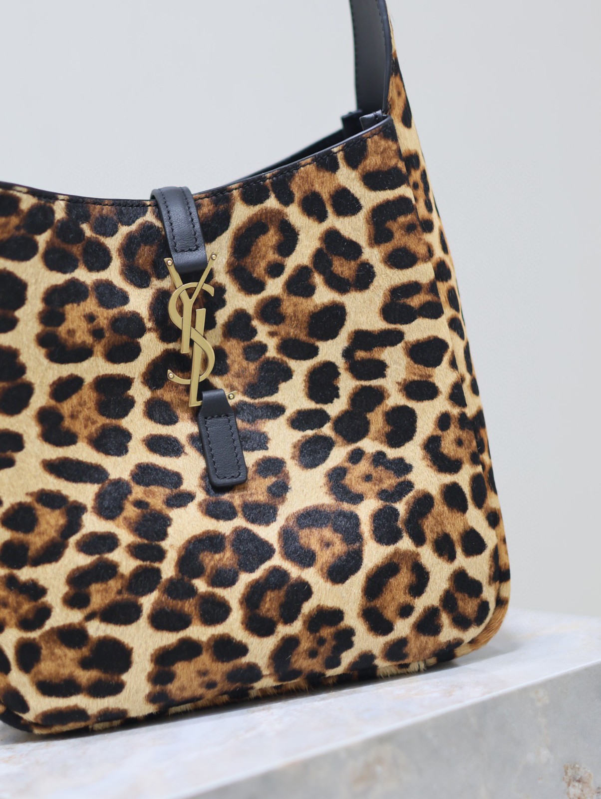 46 YSL 713938