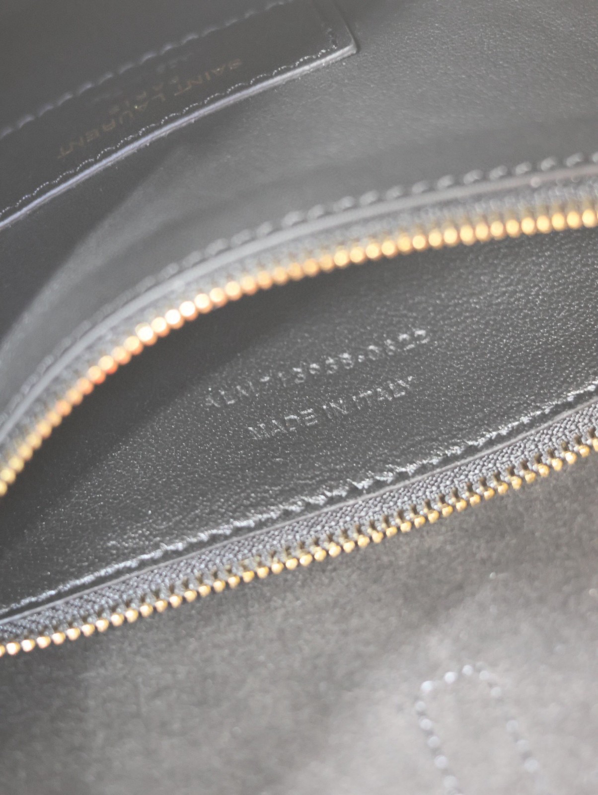 46 YSL 713938