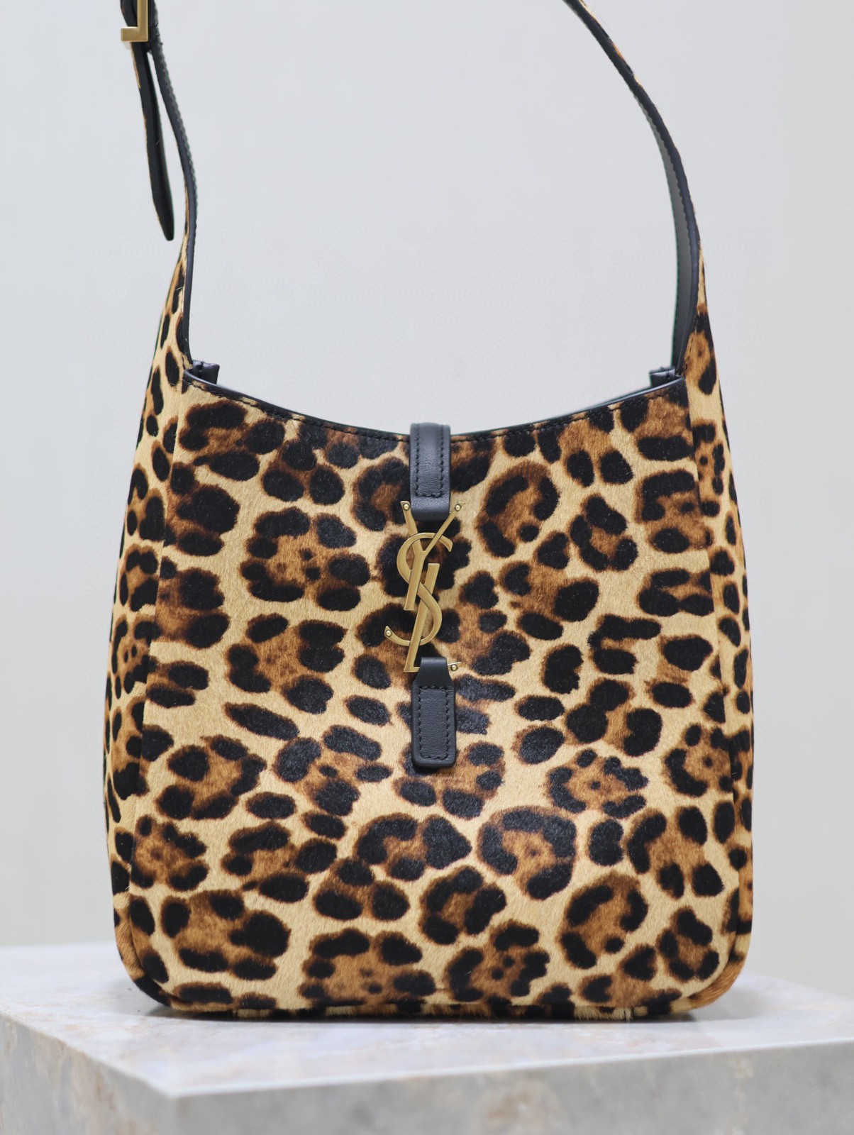 46 YSL 713938