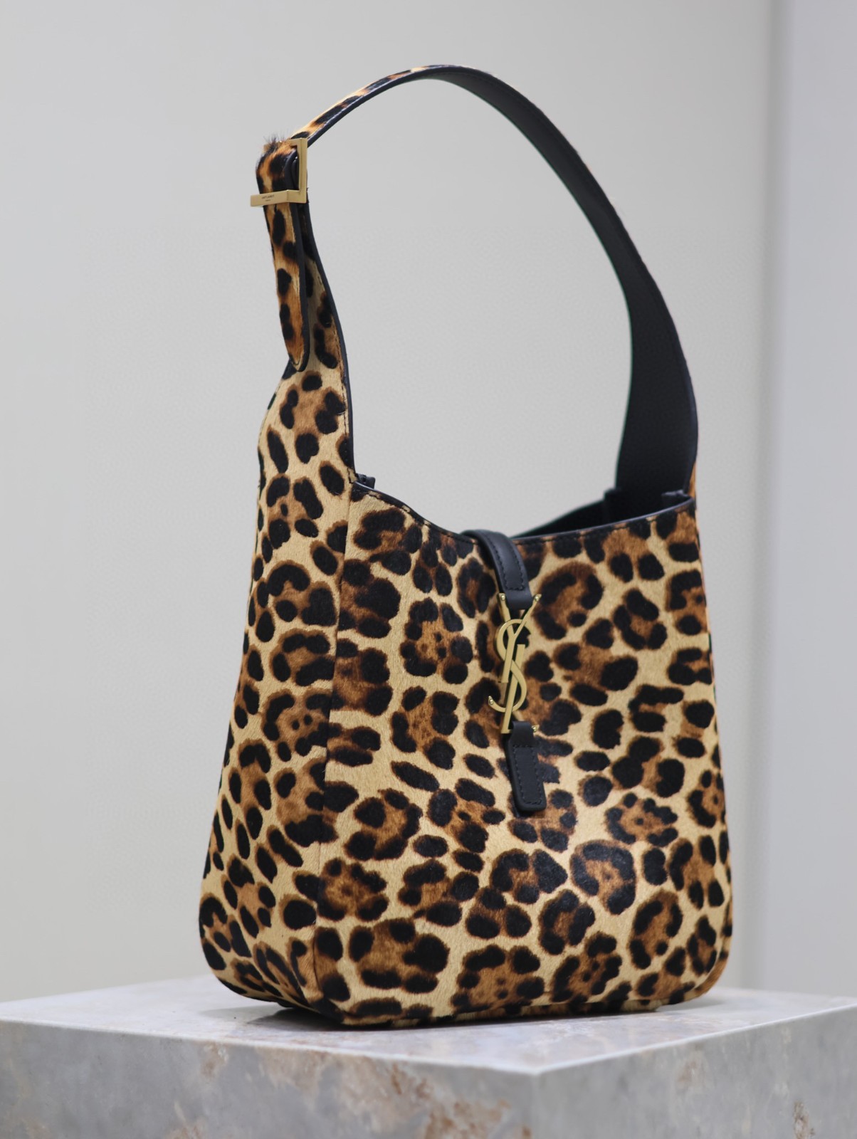 46 YSL 713938