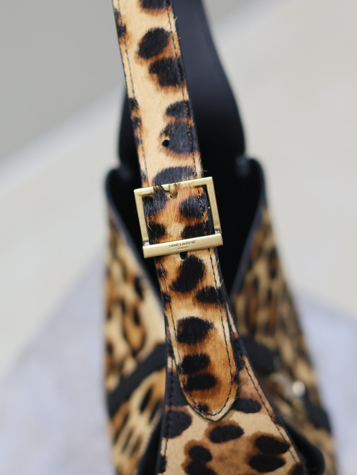 46 YSL 713938