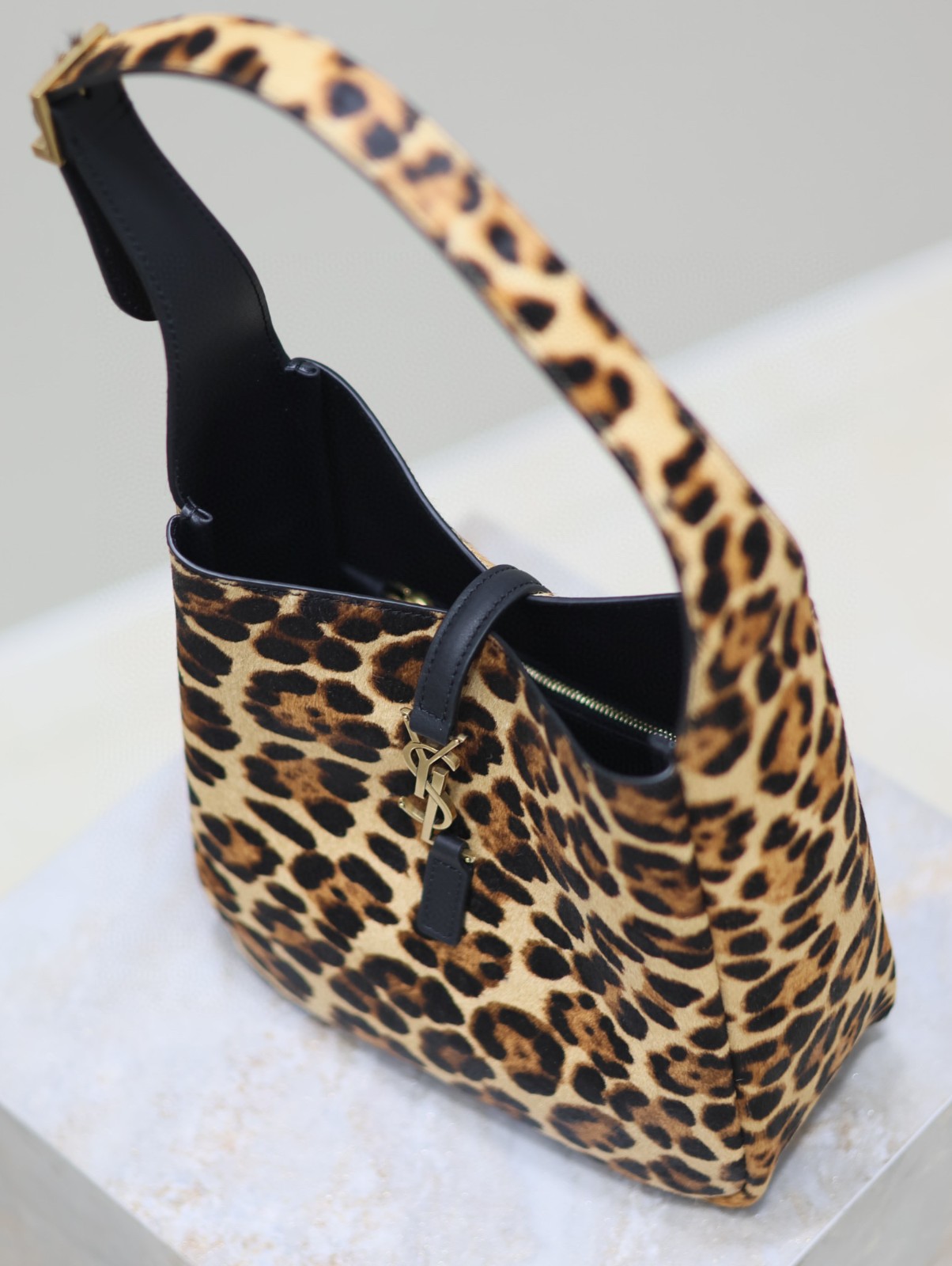 46 YSL 713938