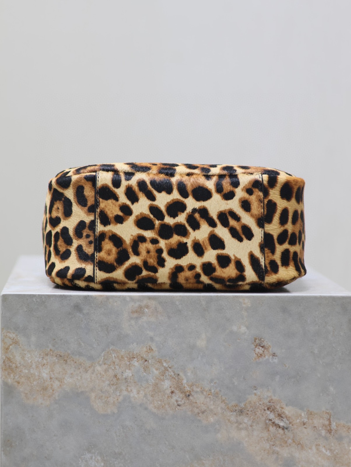 46 YSL 713938