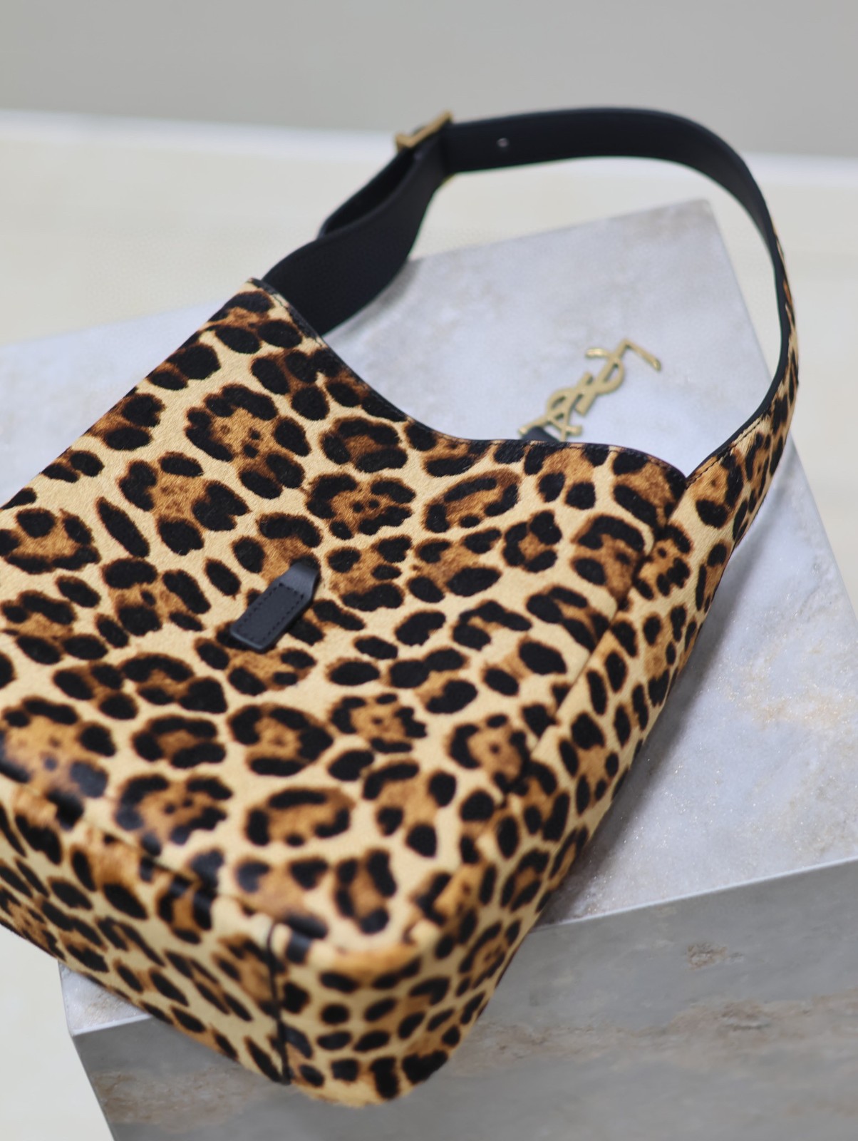 46 YSL 713938