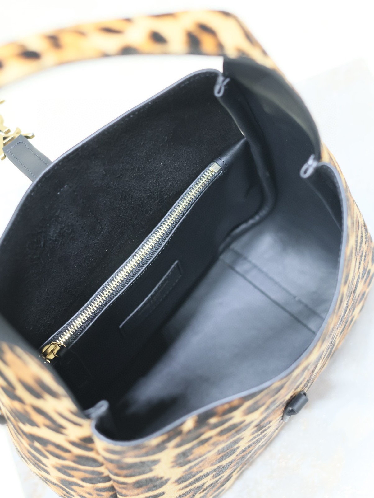 46 YSL 713938