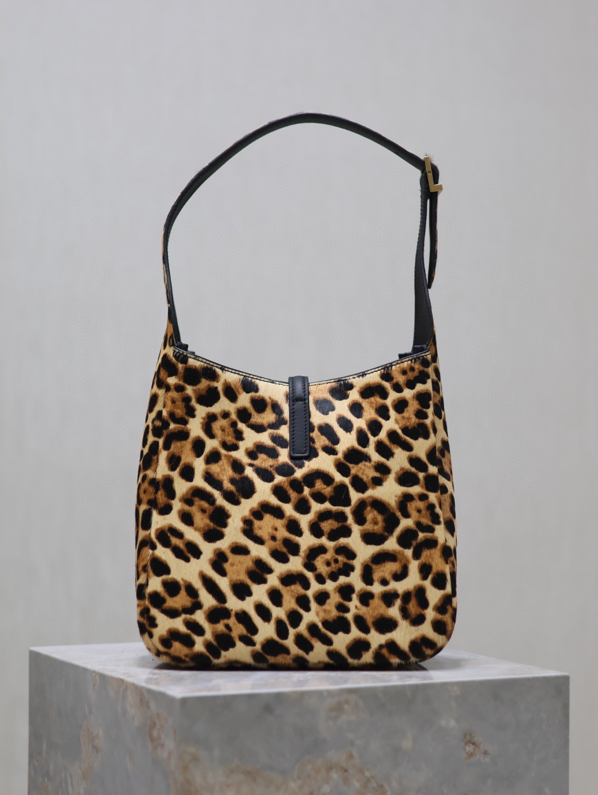 46 YSL 713938