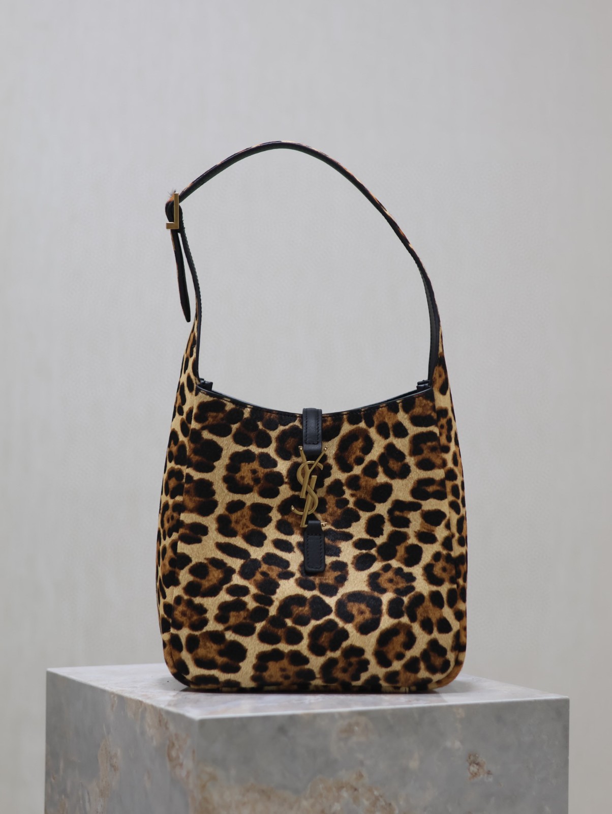 46 YSL 713938