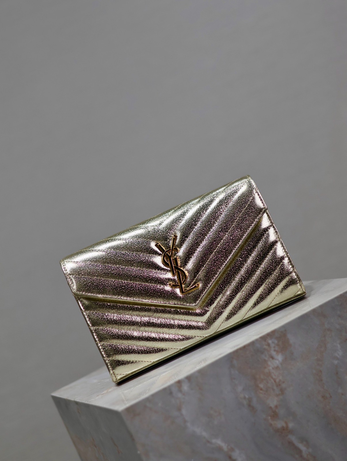 17 YSL 377828 金色金扣钻石纹