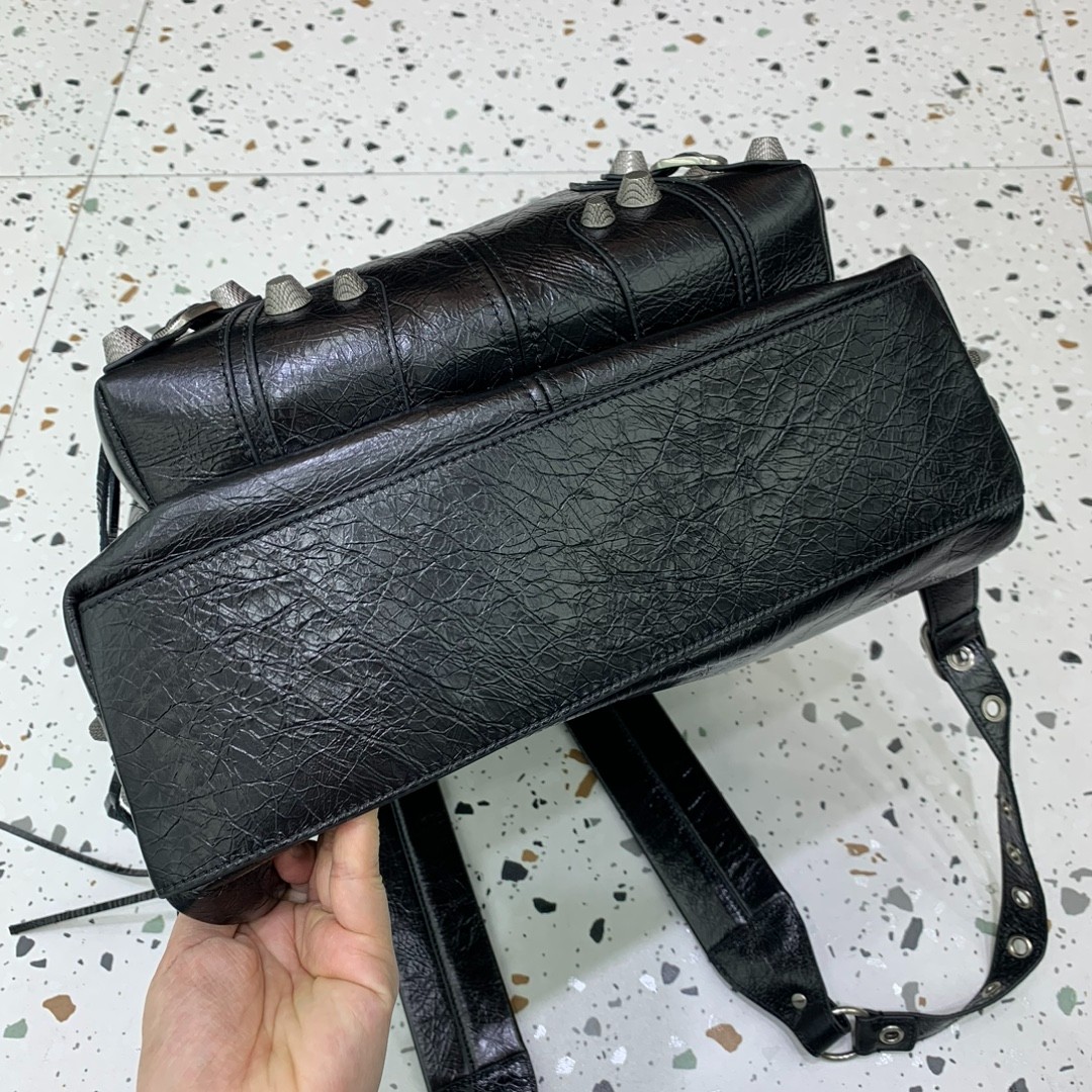 019 115123304 size 33x9x48cm