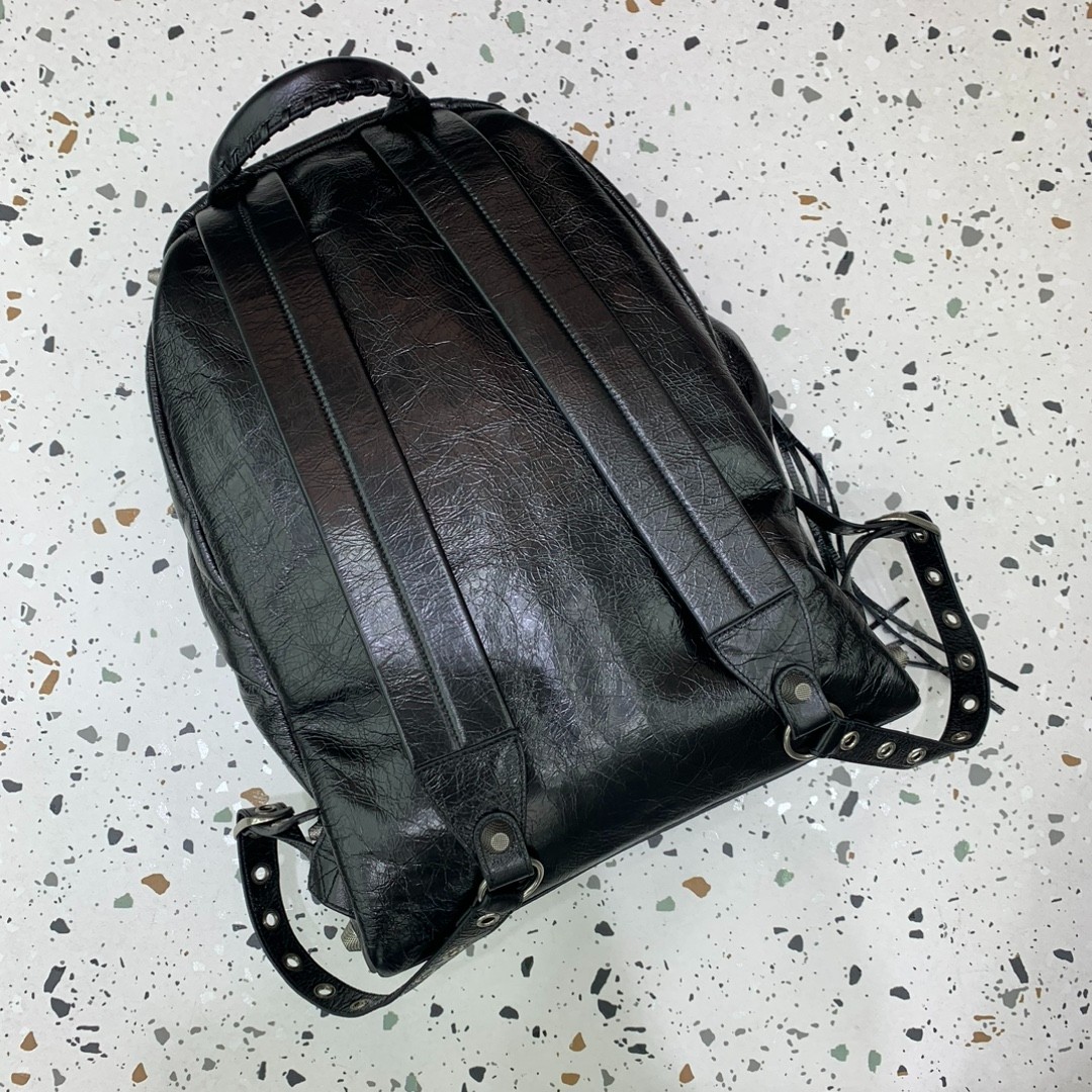 019 115123304 size 33x9x48cm