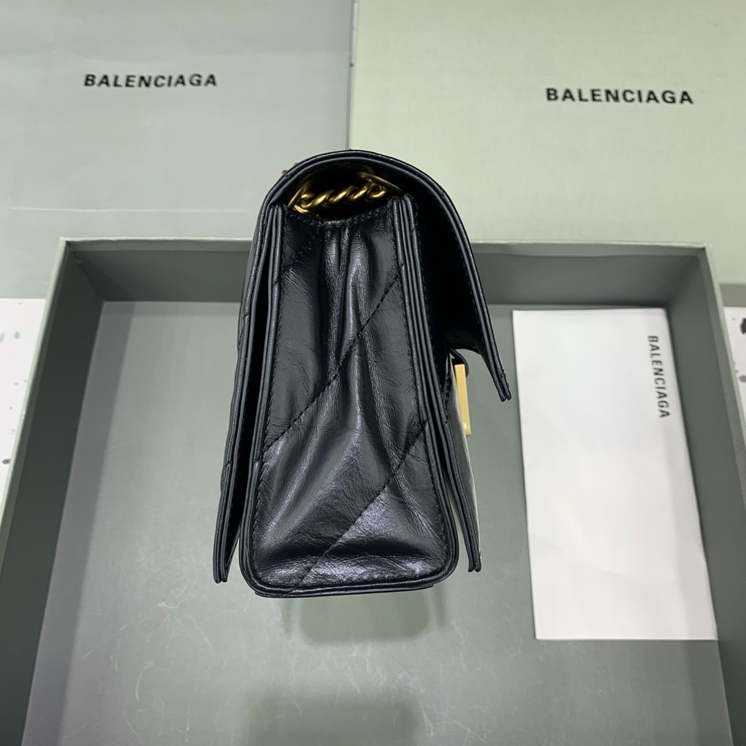 016 60123183;70123199 size 25x15x9.5cm;size 31x20x12cm