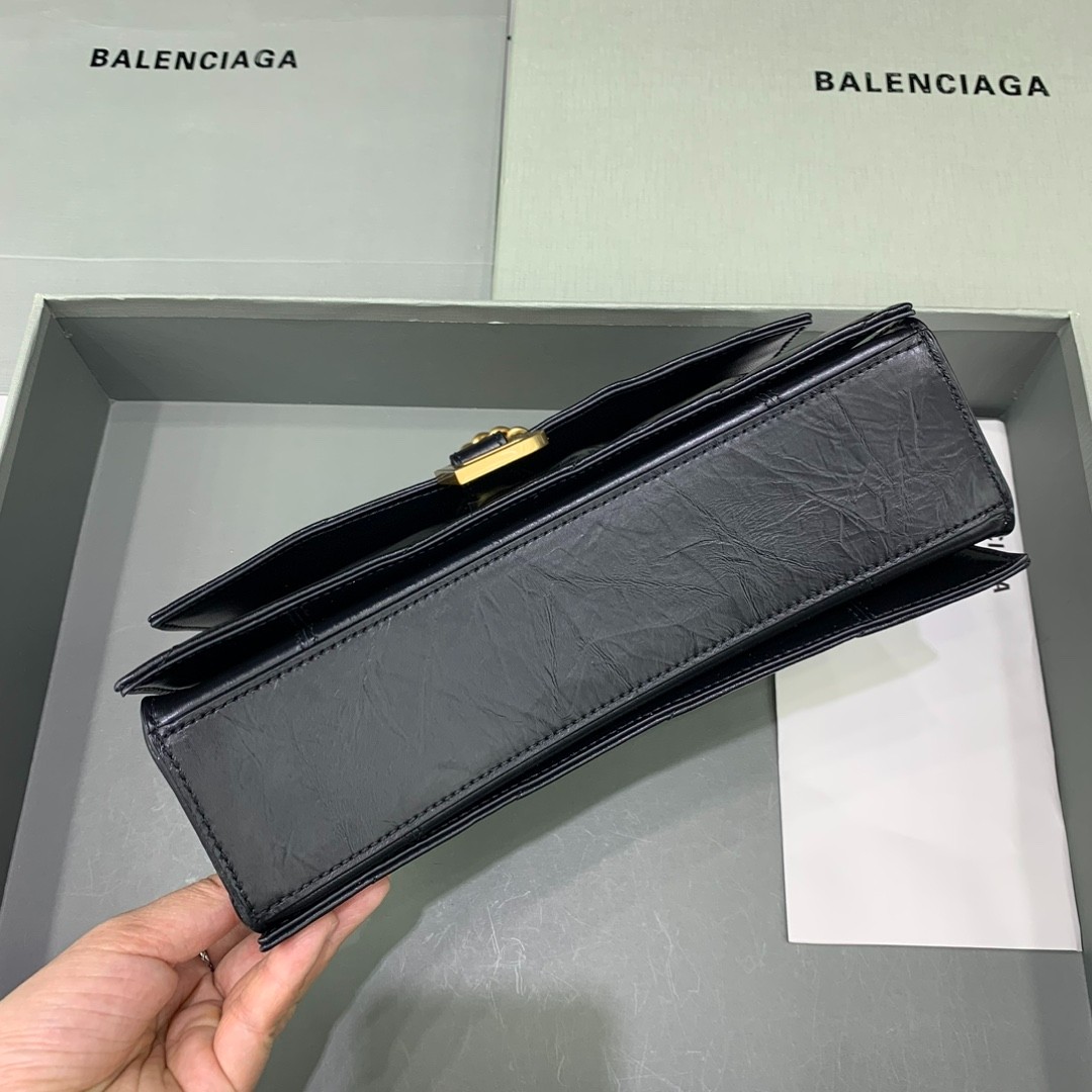 016 60123183;70123199 size 25x15x9.5cm;size 31x20x12cm