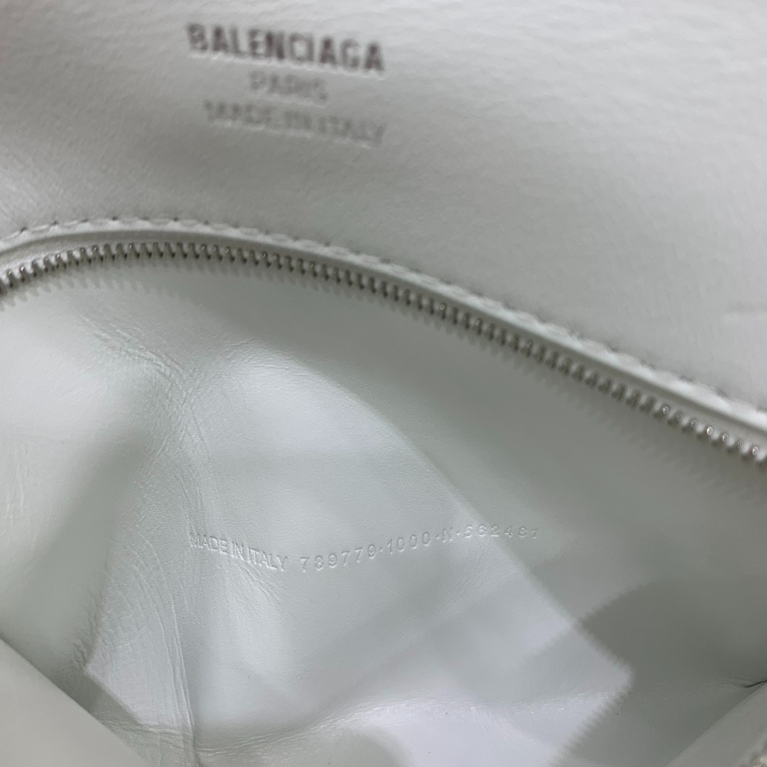 004 82123224;98123252 size 29x20x10cm;size 35x23x11cm
