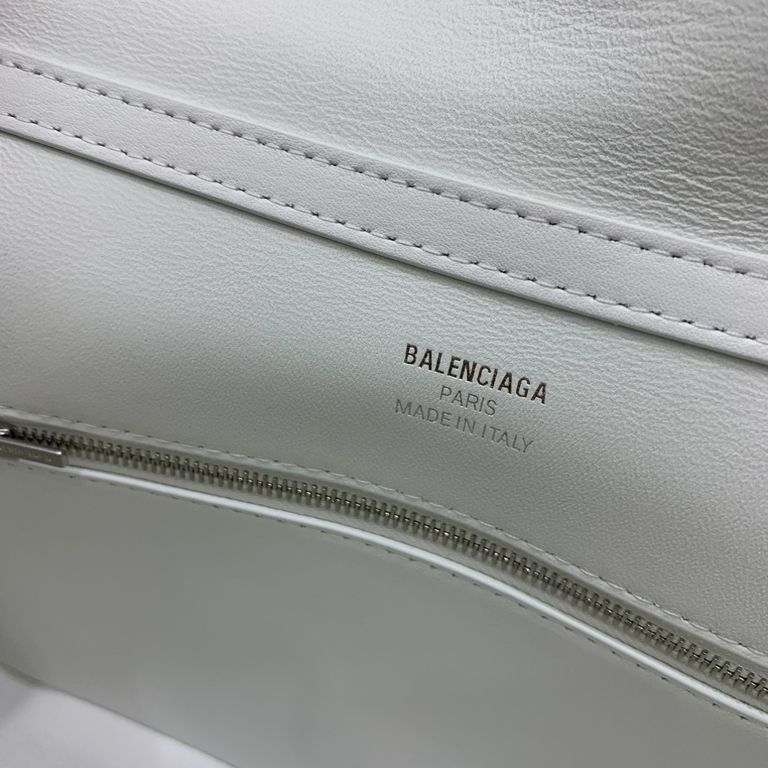 004 82123224;98123252 size 29x20x10cm;size 35x23x11cm
