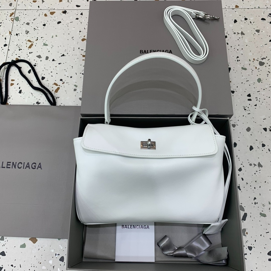 004 82123224;98123252 size 29x20x10cm;size 35x23x11cm