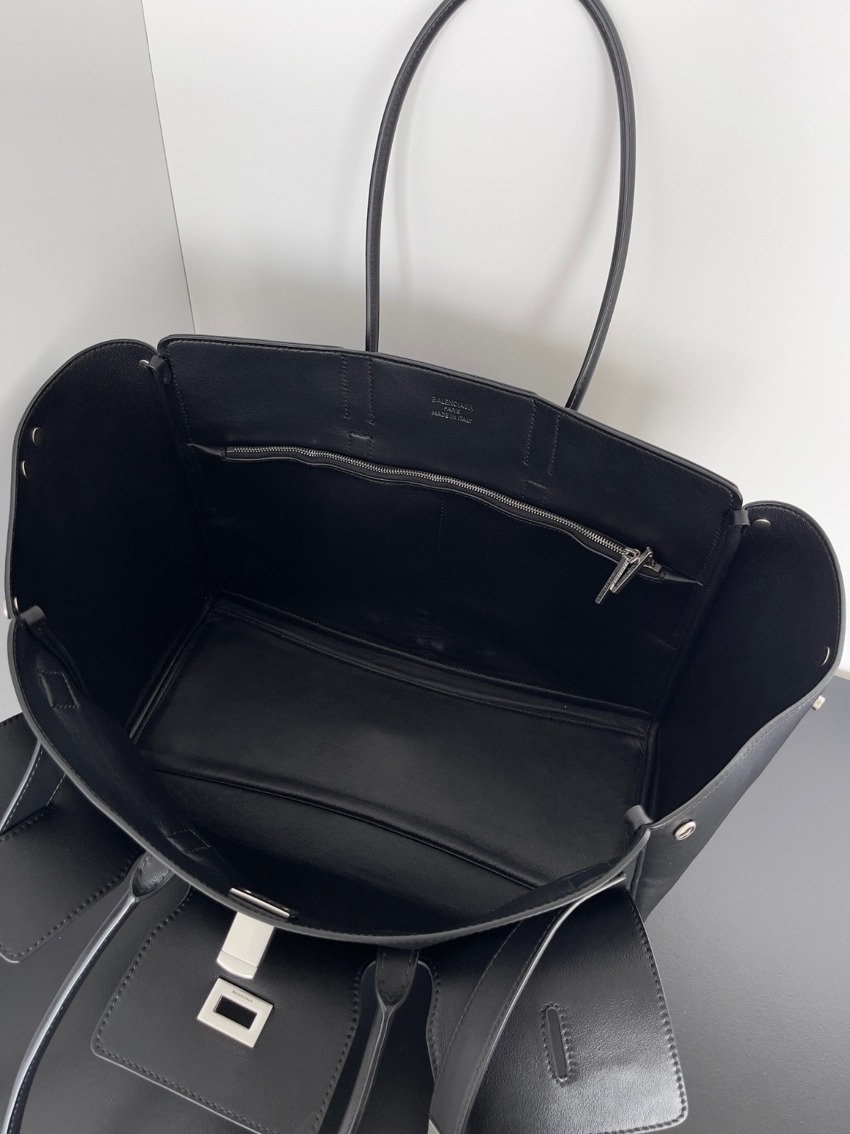 002 size 25.9x28.9x16cm