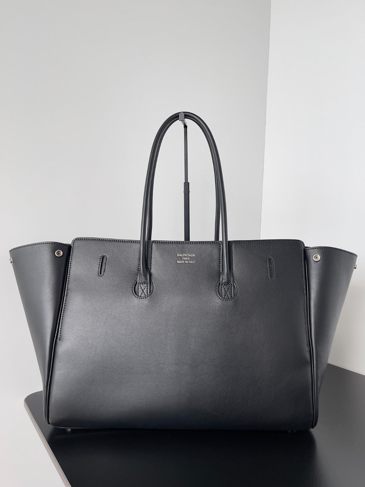 002 size 25.9x28.9x16cm