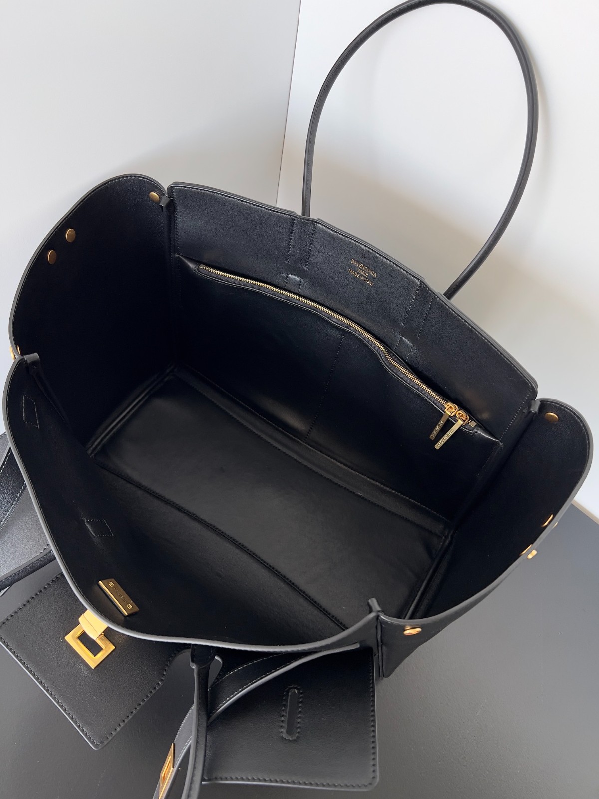 001 size 25.9x28.9x16cm