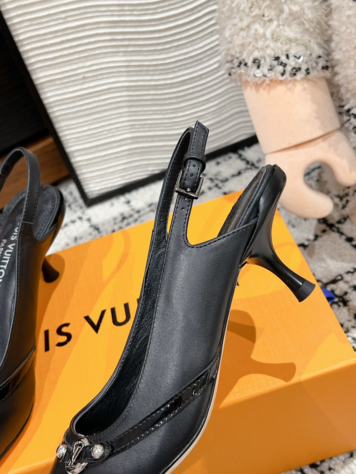 070 36123123 size 35-41
