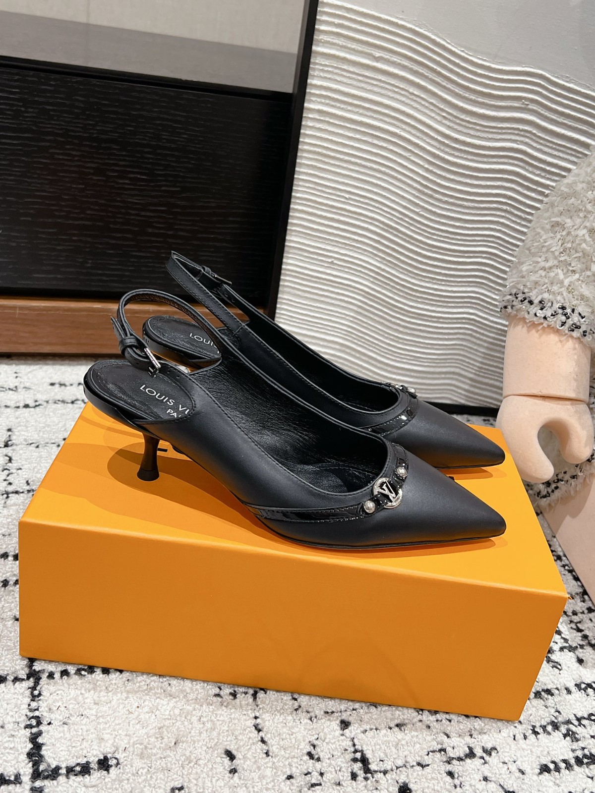 070 36123123 size 35-41
