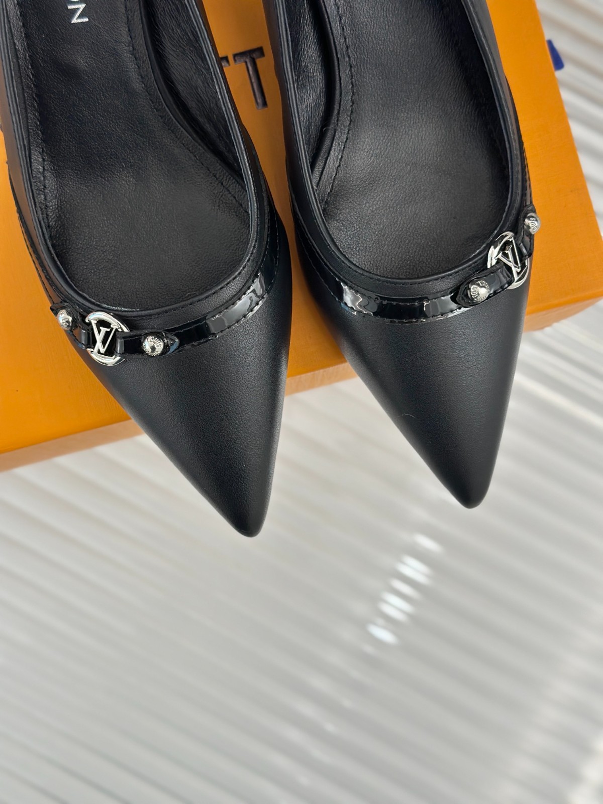 053 33123116 size 35-41