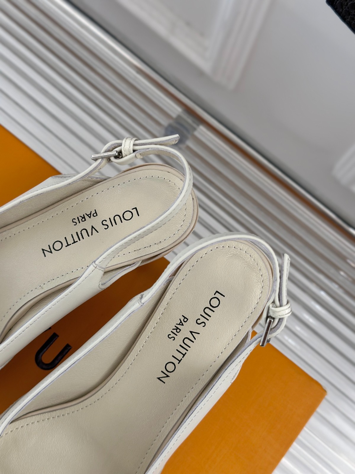 052 33123116 size 35-41