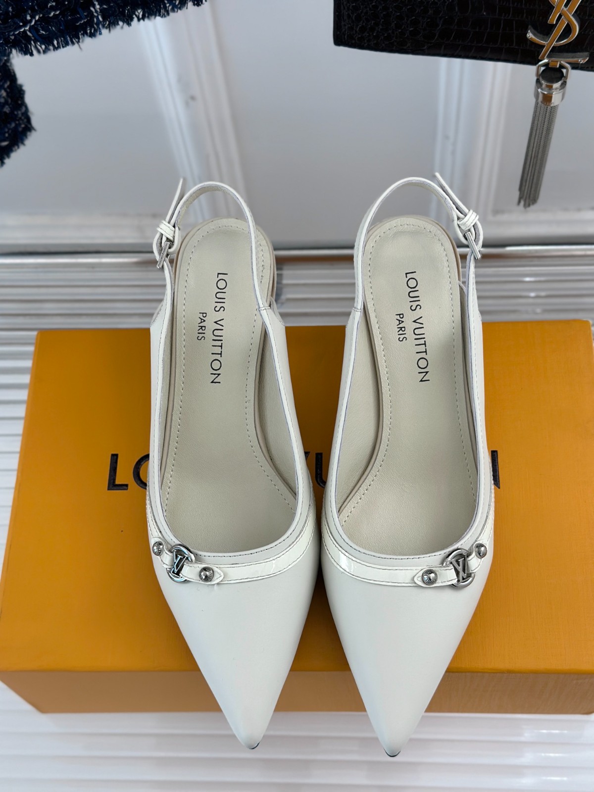 052 33123116 size 35-41