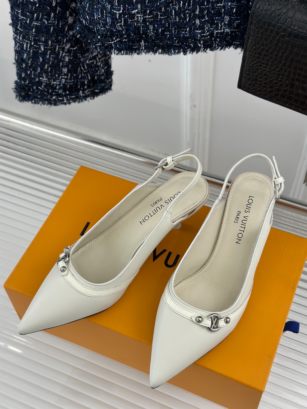 052 33123116 size 35-41