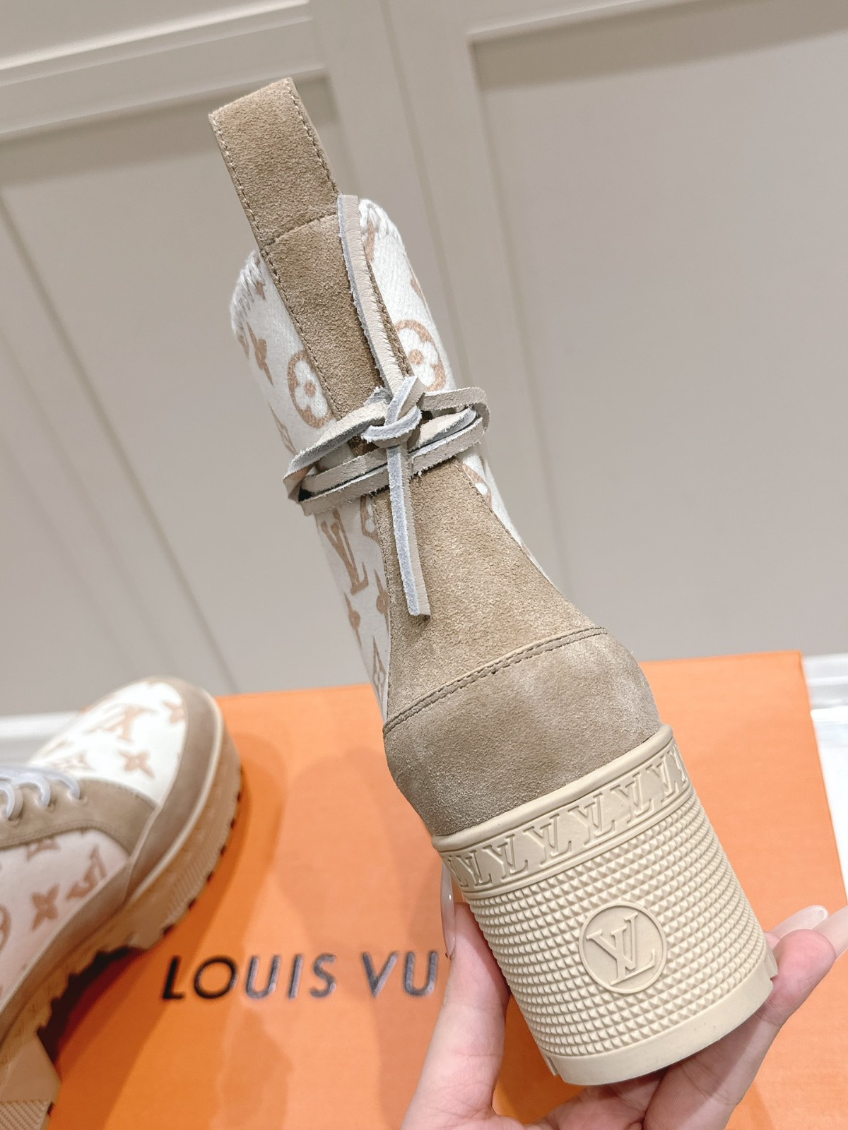 027 38123132 size 35-42