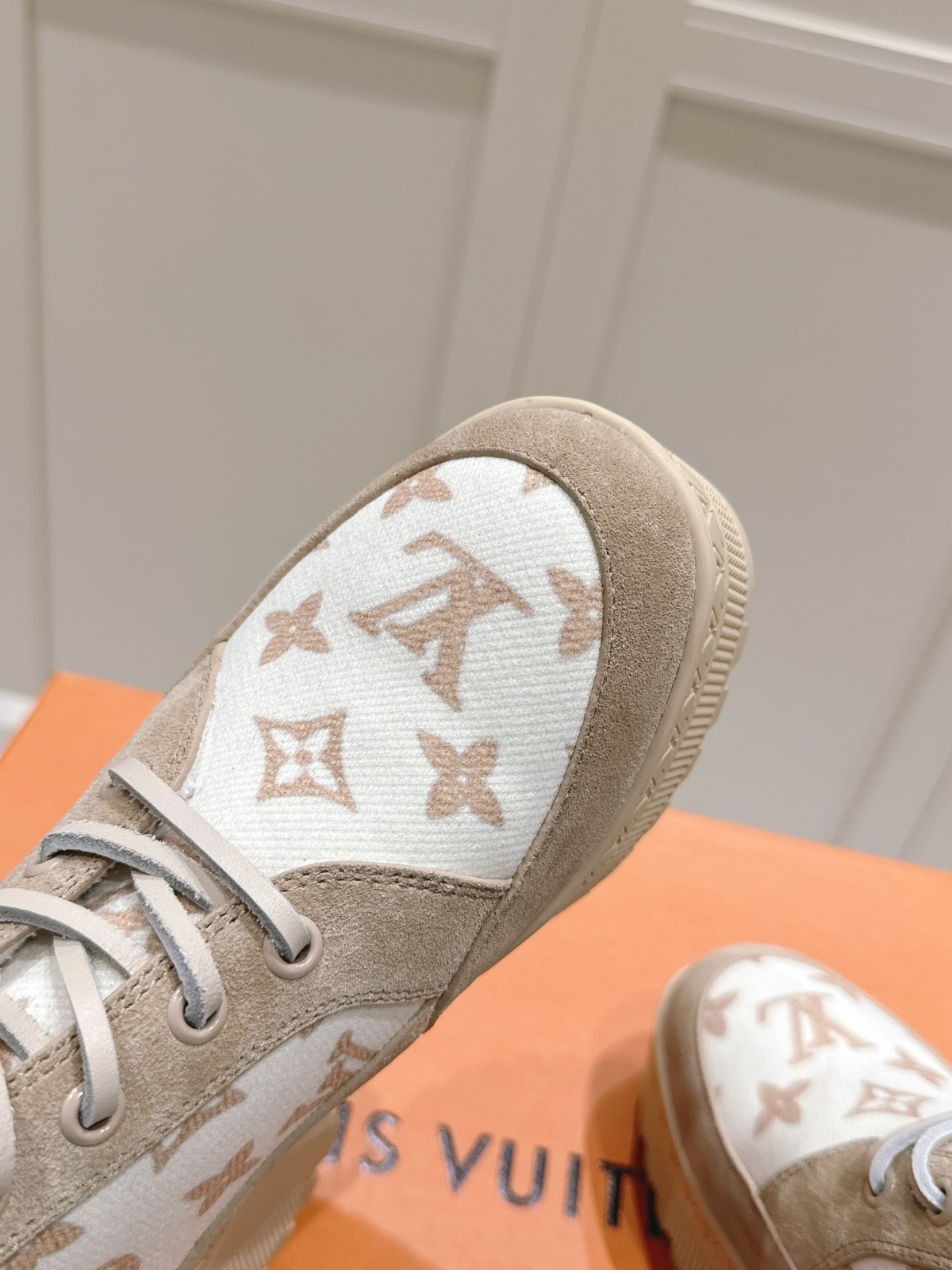 027 38123132 size 35-42