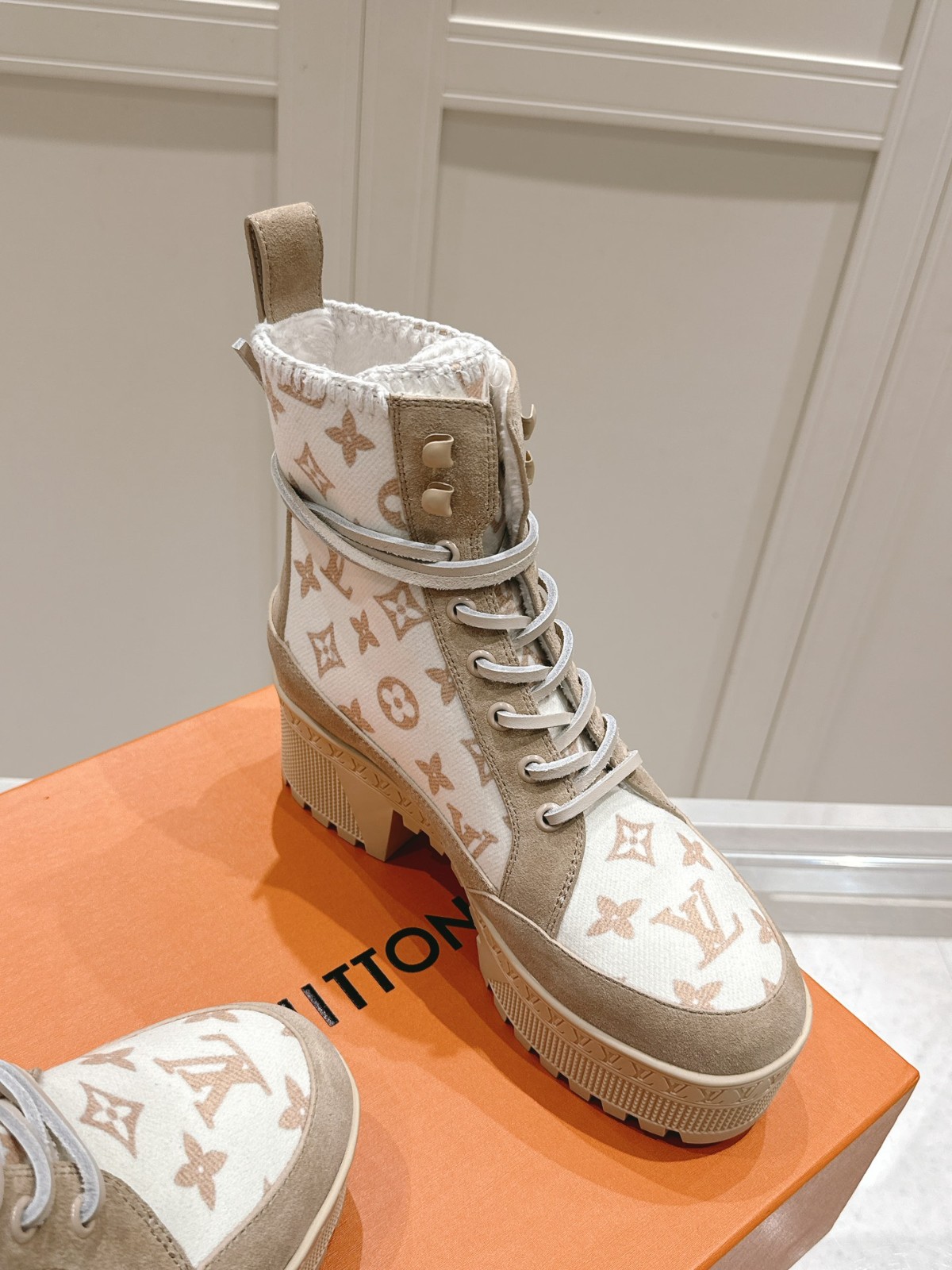 027 38123132 size 35-42