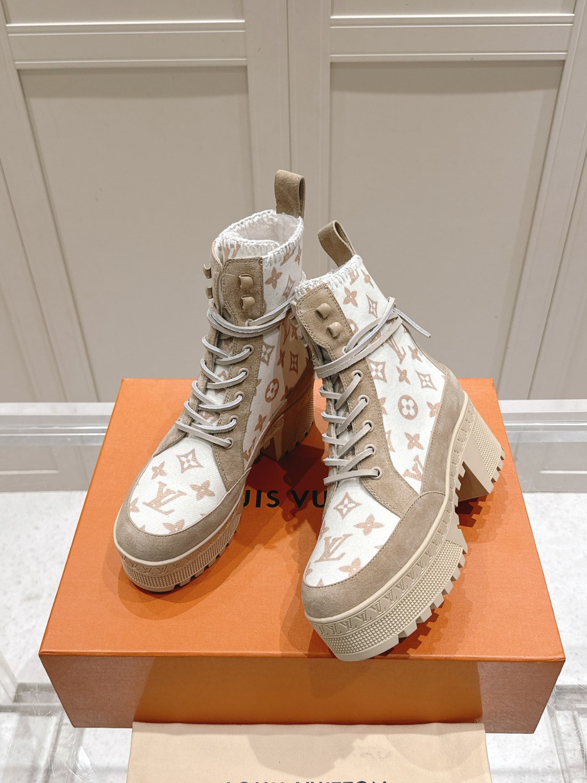 027 38123132 size 35-42