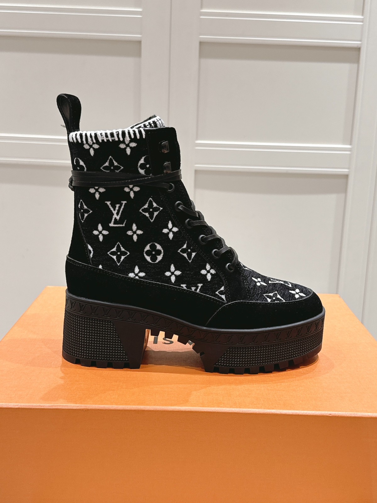 026 38123132 size 35-42