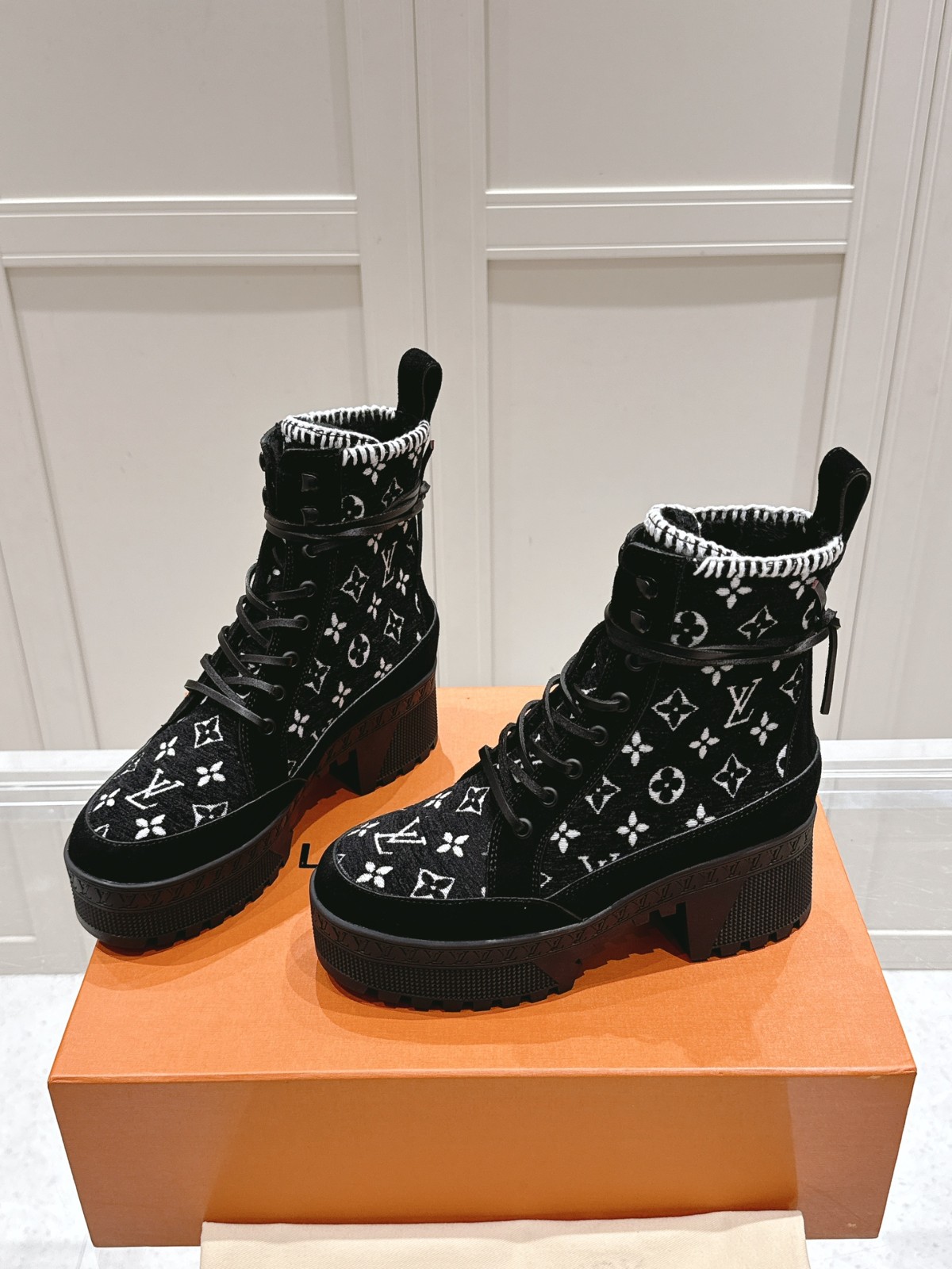 026 38123132 size 35-42