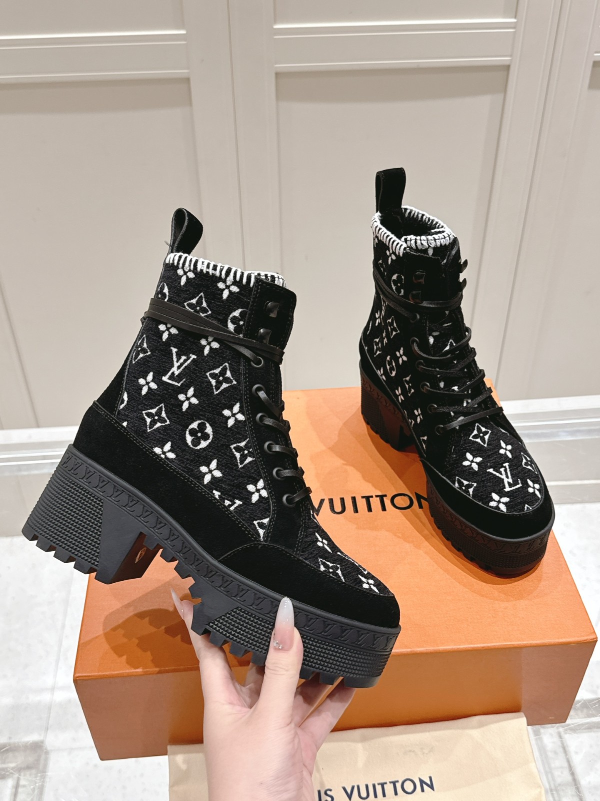 026 38123132 size 35-42