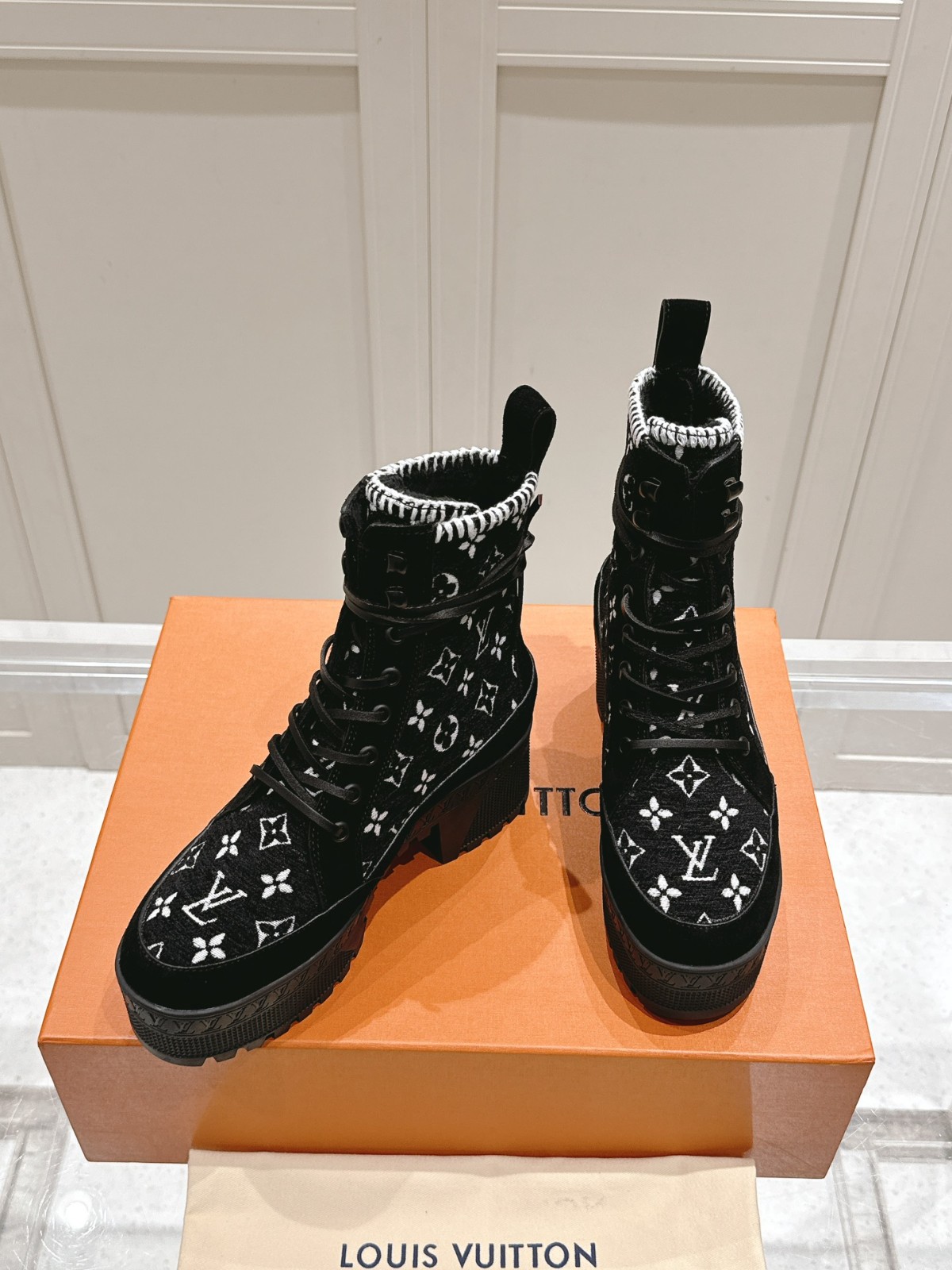 026 38123132 size 35-42