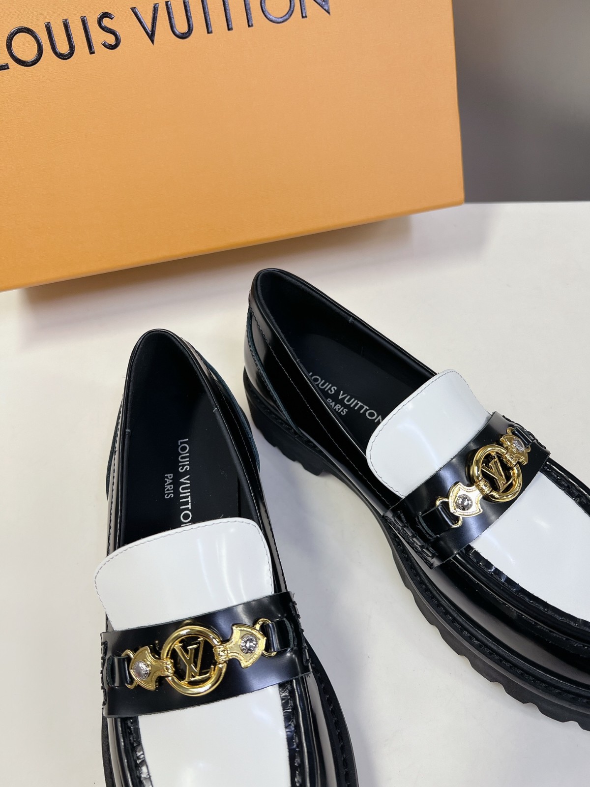 021 38123132 size 35-44
