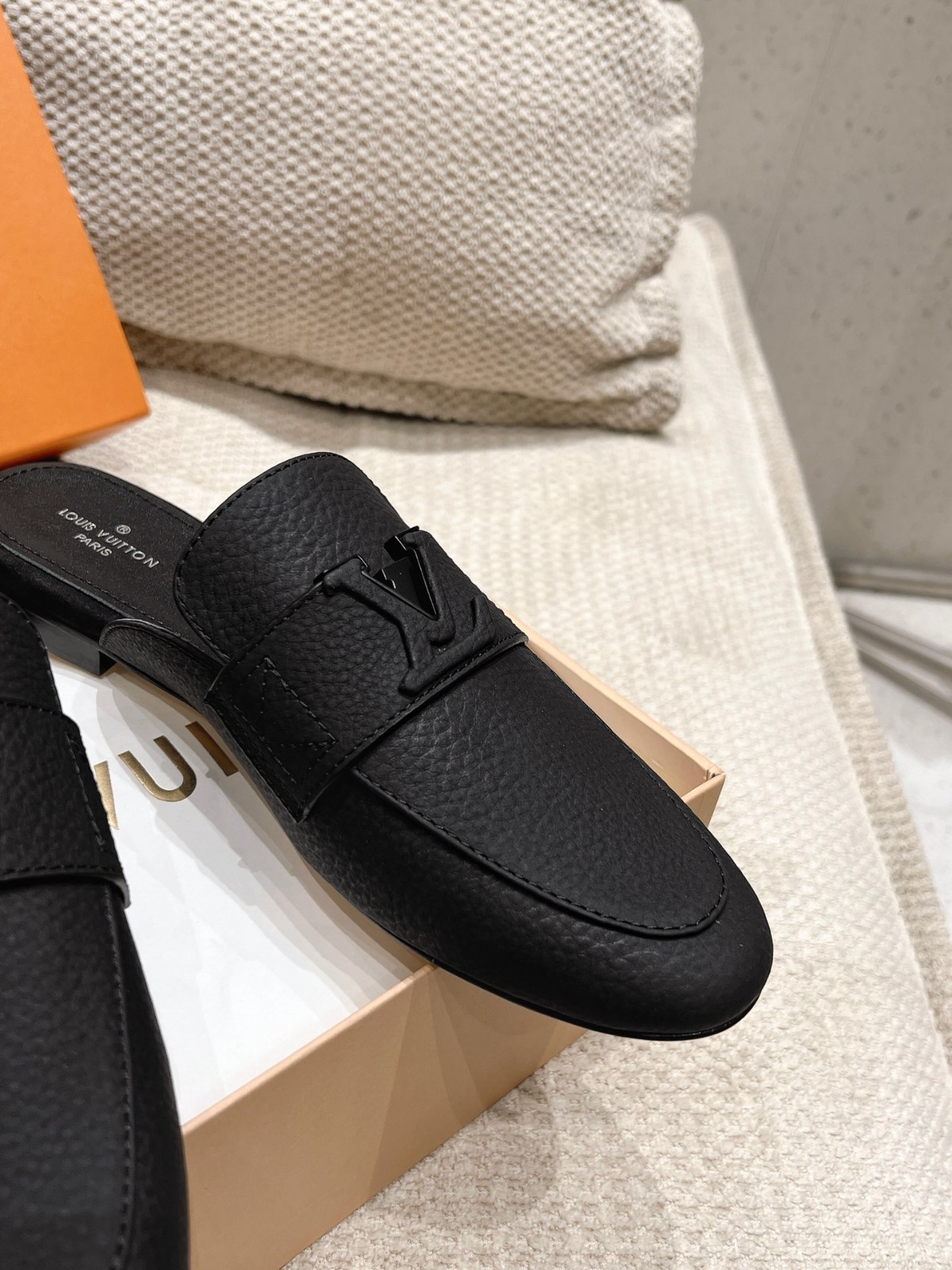010 30123108 size 35-41