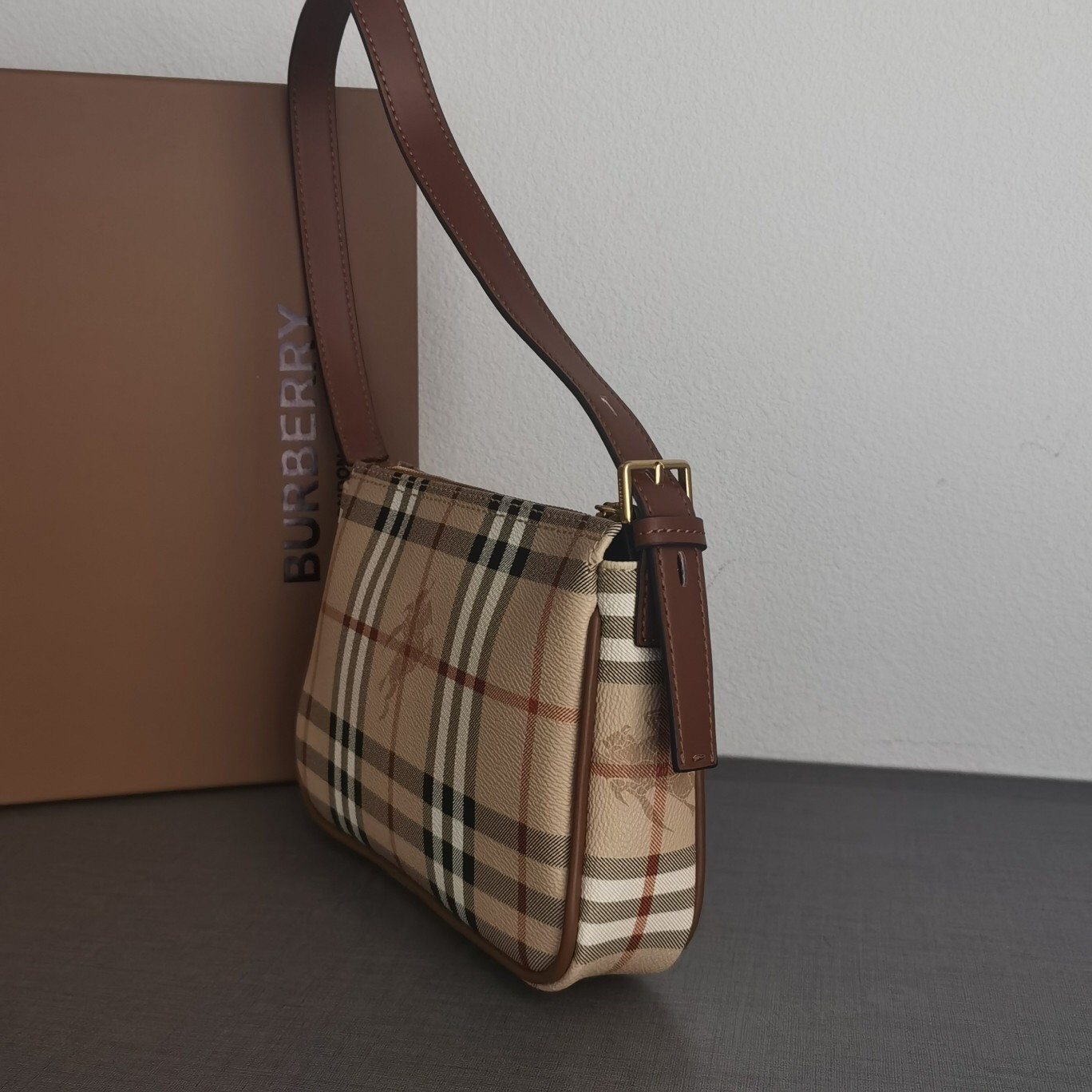 049 CODE：ABUR0083