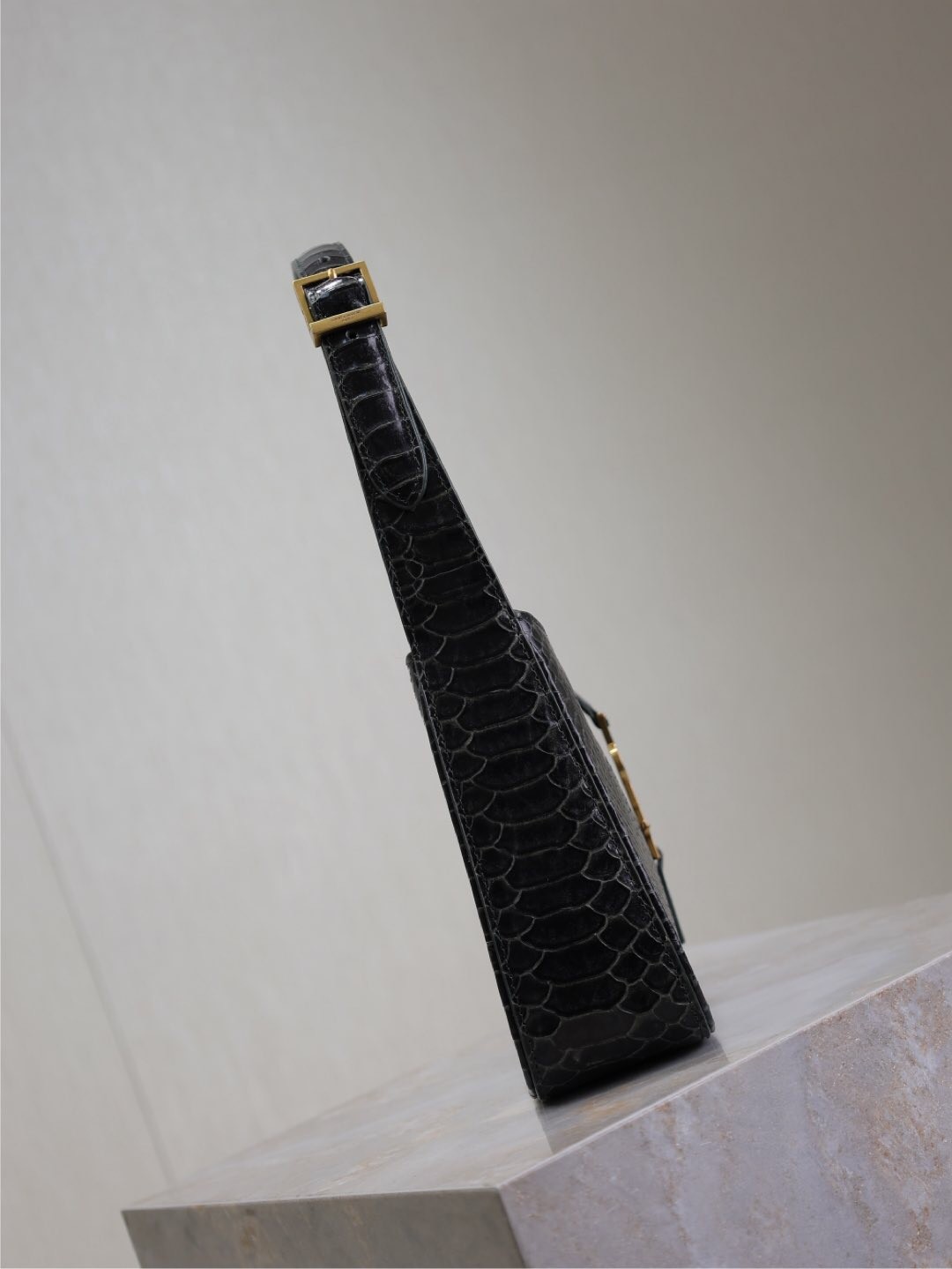 114 YSL 657228