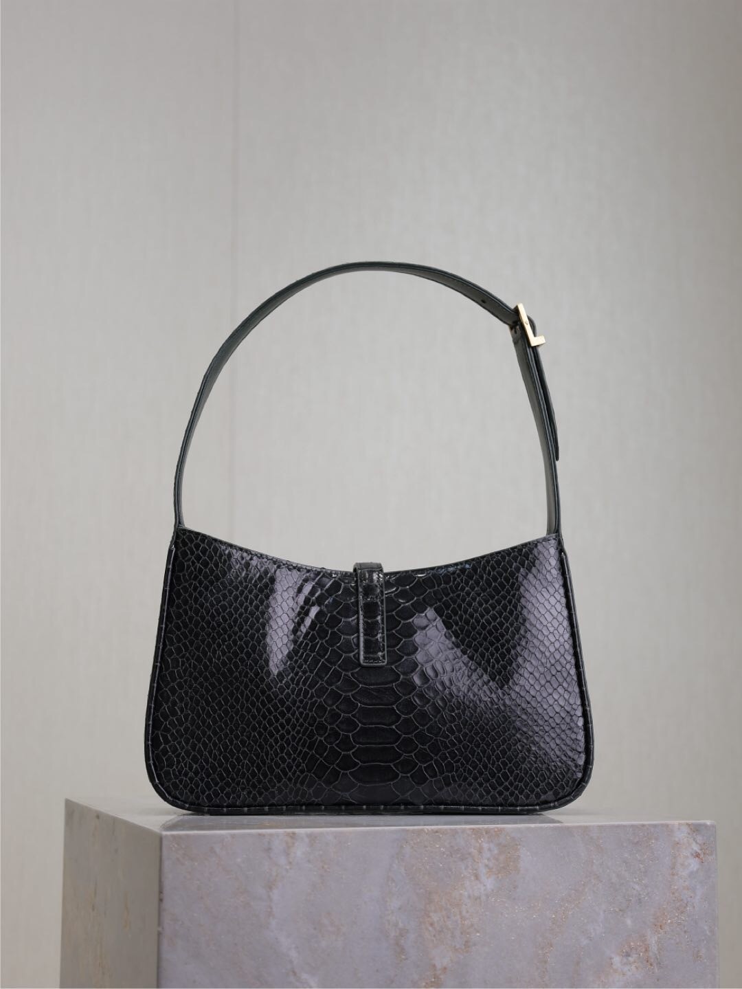 114 YSL 657228
