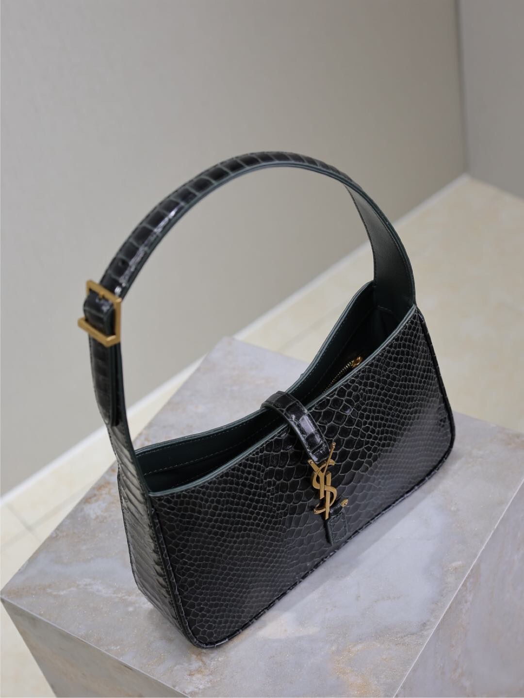 114 YSL 657228